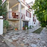 Dalero 1 By Interhome * Τρογκίρ